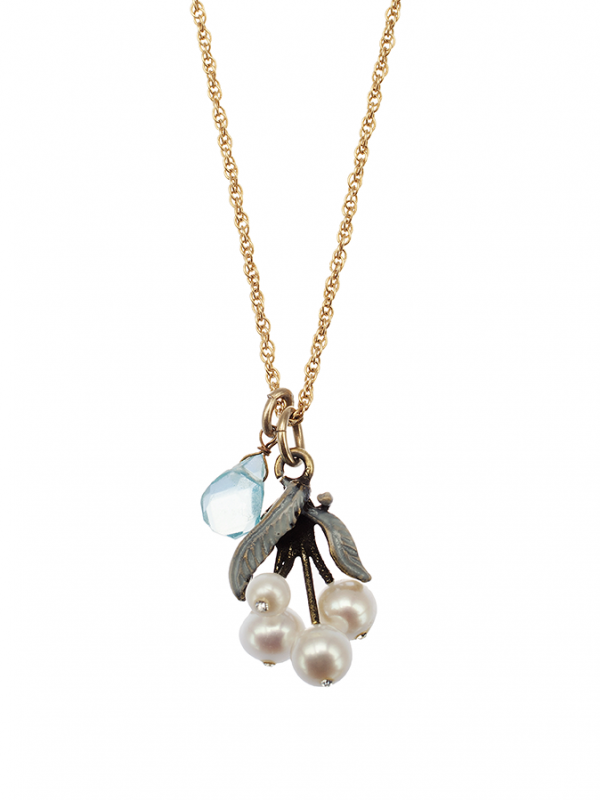 Collier Lysa de junco paris avec un pendentif en perle en forme de petite cerise
